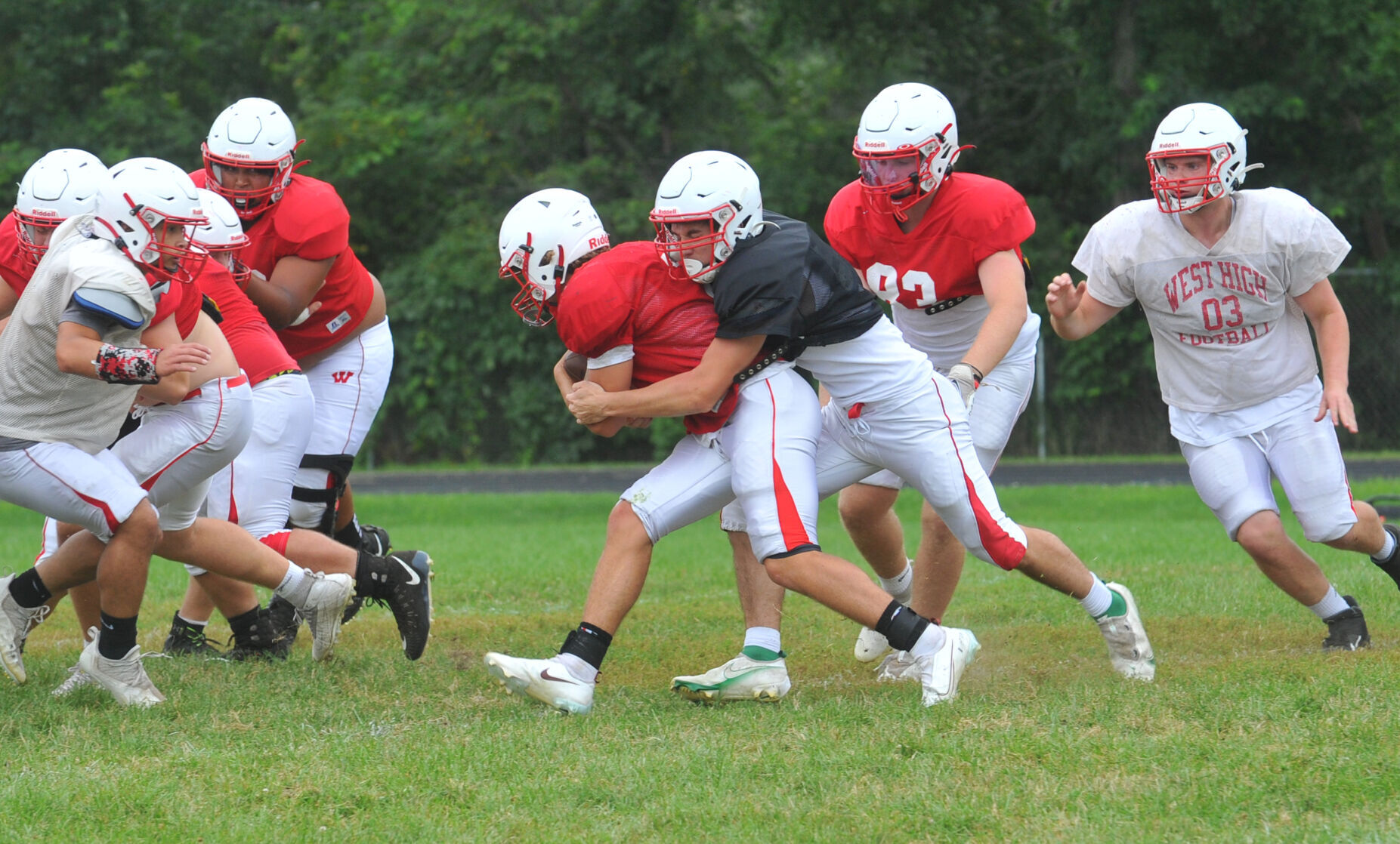081522-qc-spt-west fb practice-197